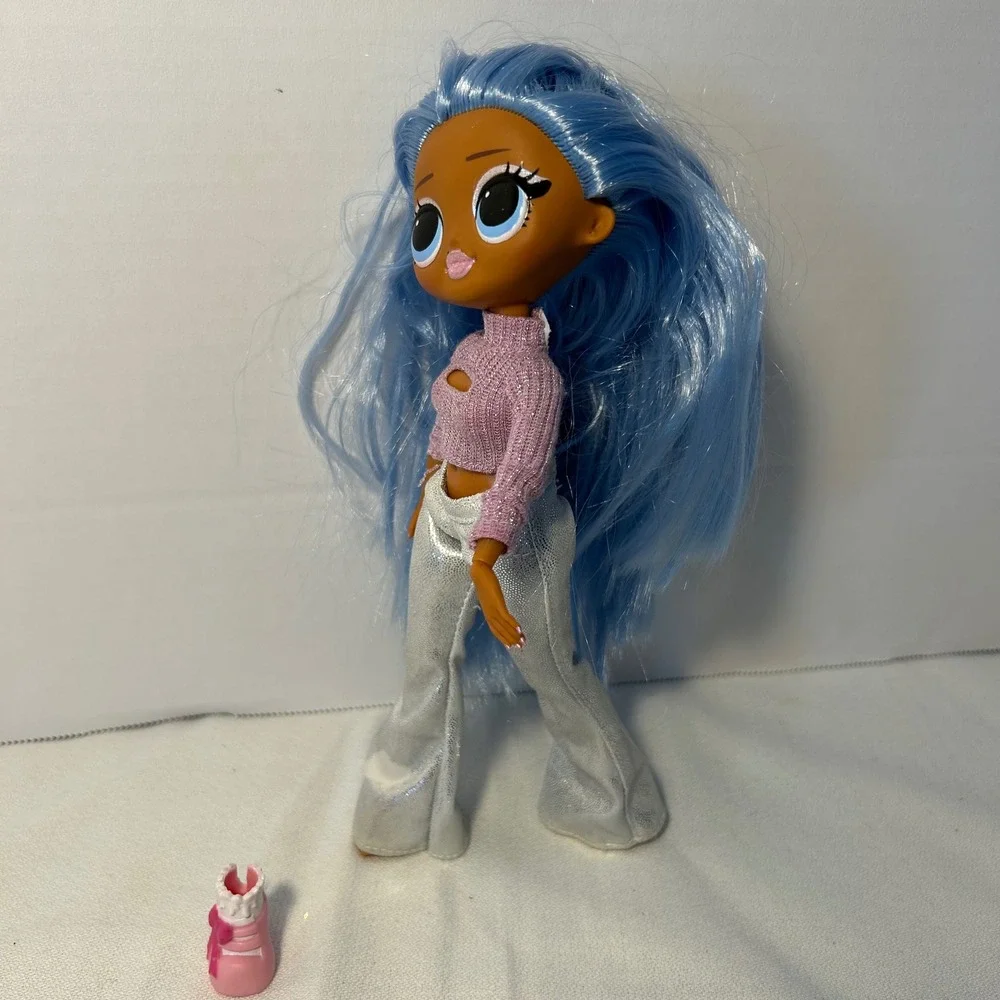LOL Surprise OMG Fashion Doll Fierce Dollout Queen Blue Hair Silver Outfit‎